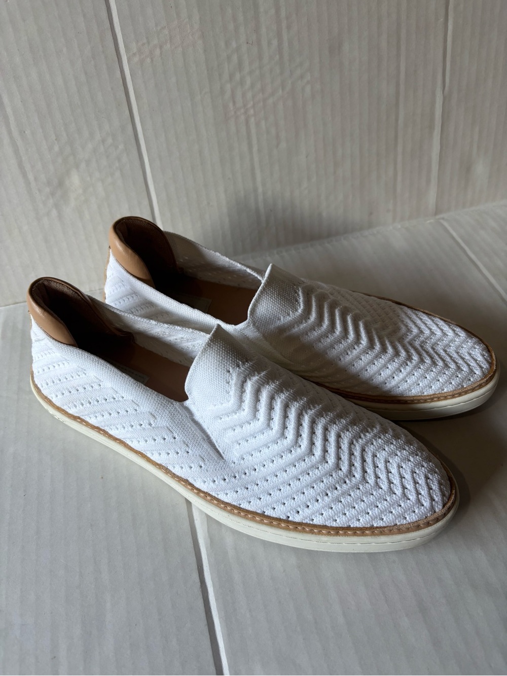UGG Sammy slip on knit loafers flats white sneakers casual shoes Sz Women 11